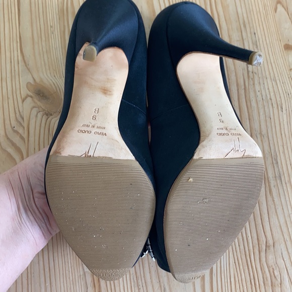 Gorgeous Giuseppe Zanotti Crystal Embellishments Pumps - Picture 8 of 9